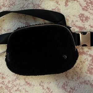 Lululemon belt bag fleece